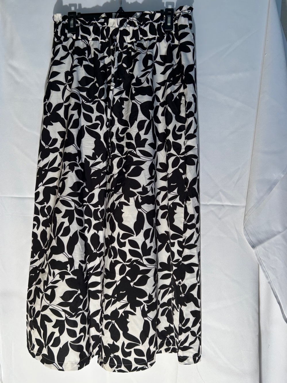Black & White Leaf Print Midi wide leg pant